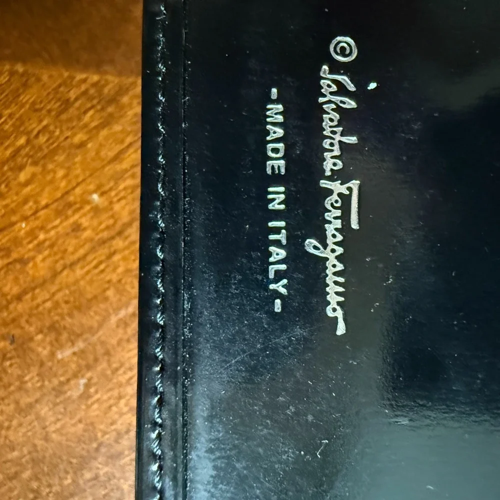 SALVATORE FERRAGAMO Vintage Black Leather Bifold Wallet Gancini Clasp AUTHENTIC‎